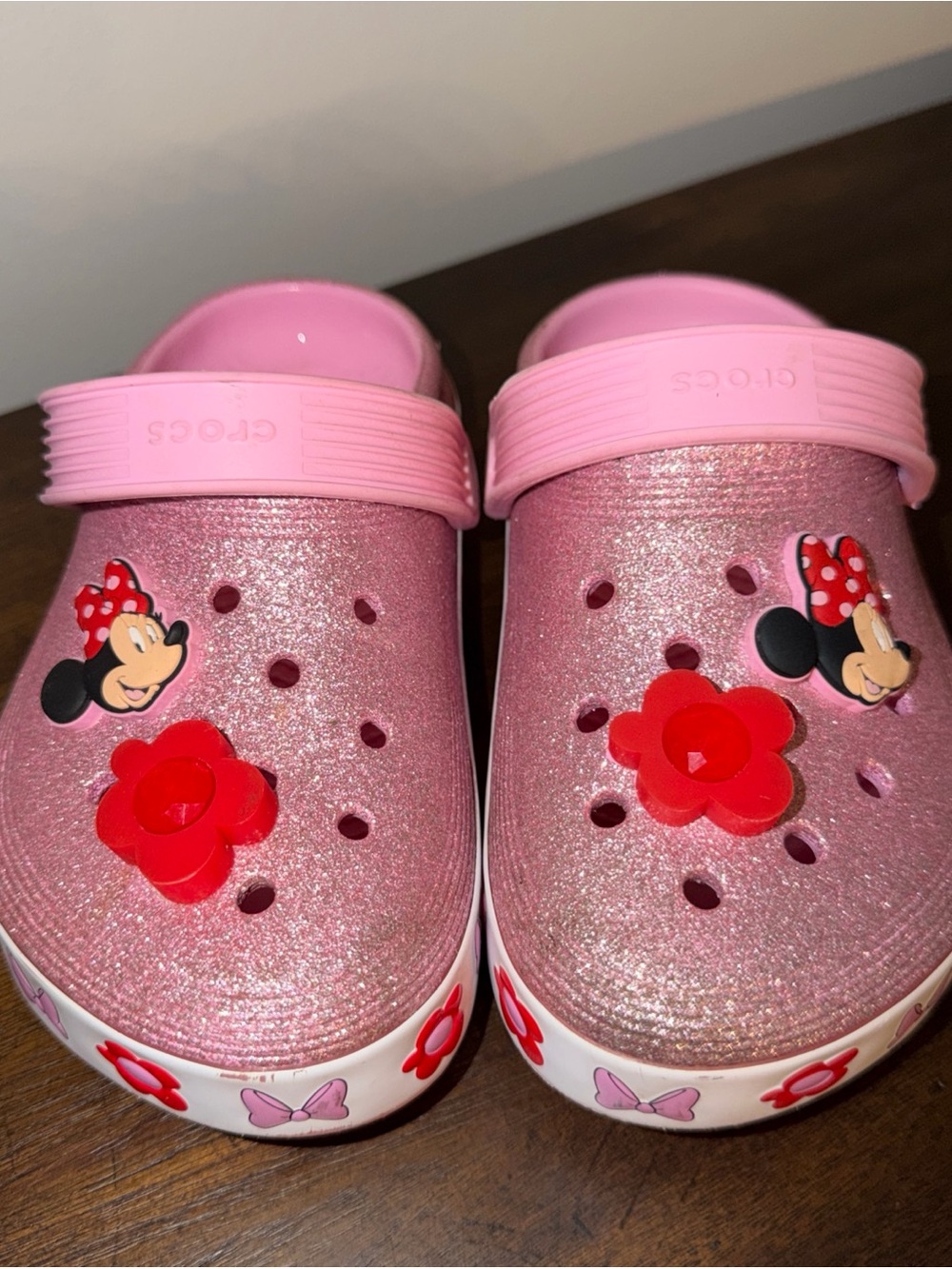 Disney World Minnie Mouse Light Up Glitter Crocs – Kids/Girls Size 12